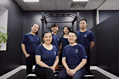 Markham health and rehab team posing in clinic 